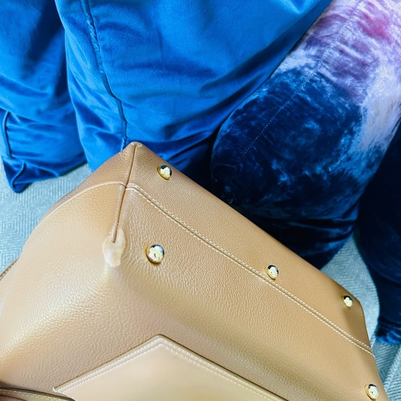 Polène’s first design, the “Numéro Un”, classic camel color - Picture 8 of 9